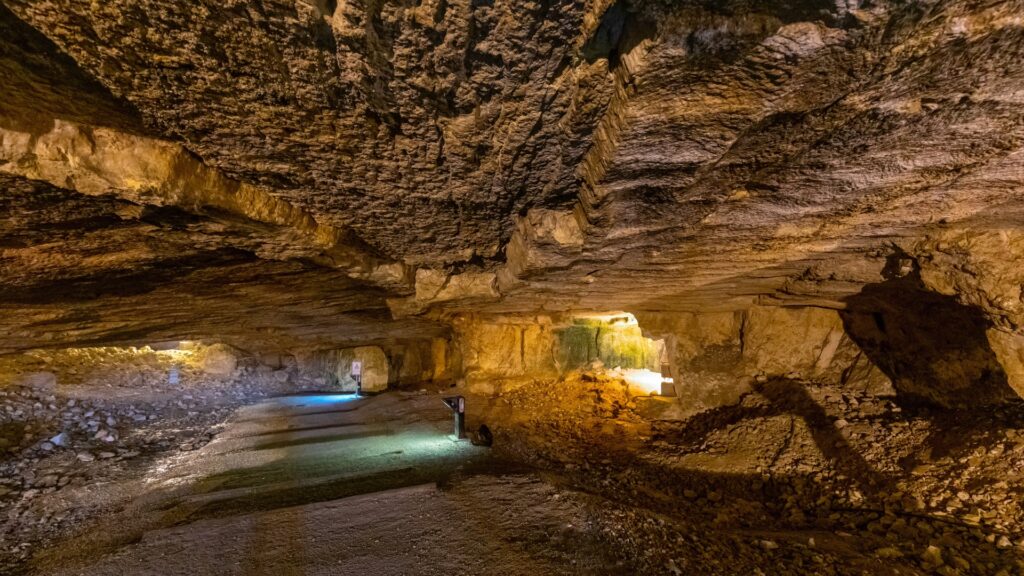 Zedekiah’s Cave 