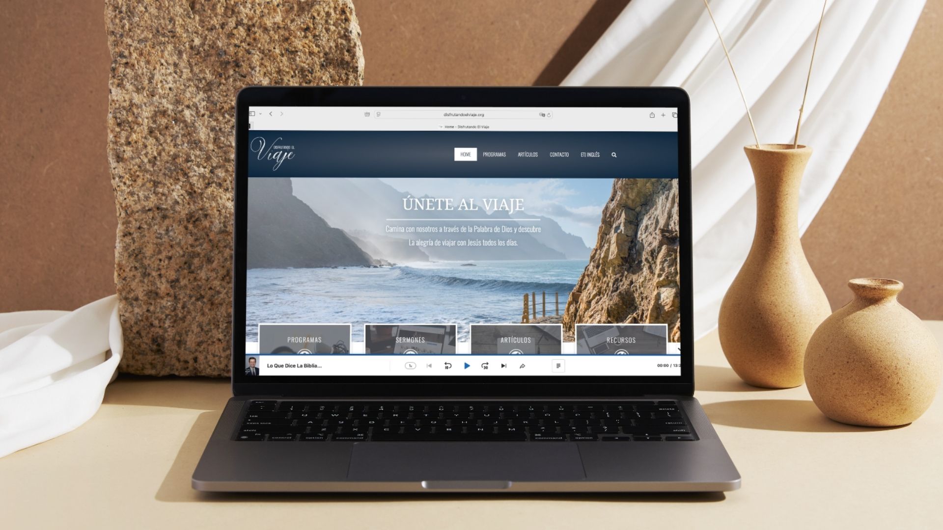 ETJ Mockup (SPanish Site::laptop