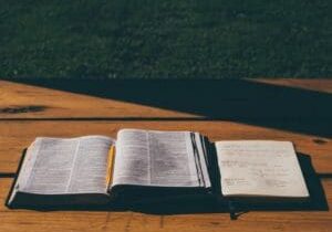 aaron-burden-Pxm-TUd61vY-unsplash