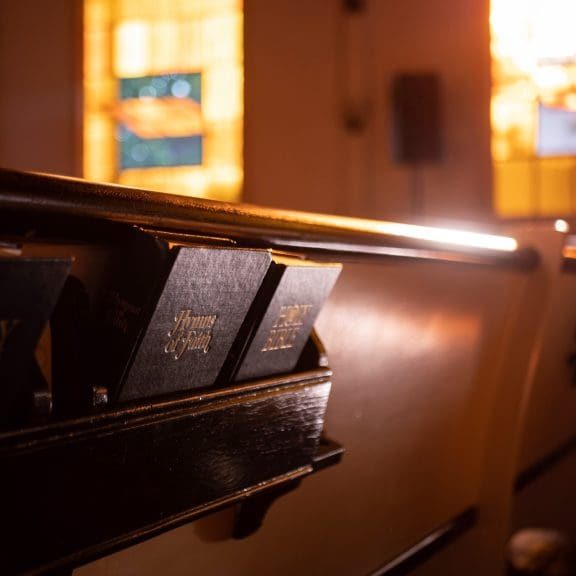 aaron-burden-yiI_e4zSEvo-unsplash-768x576